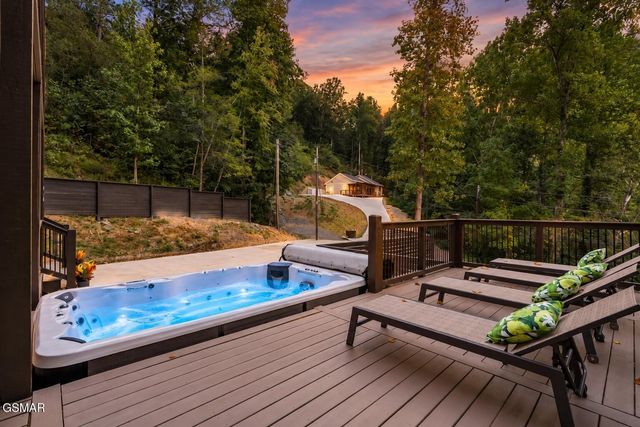 752 Loop Road, Gatlinburg, TN 37738