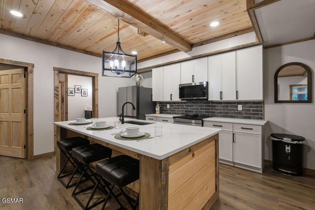 752 Loop Road, Gatlinburg, TN 37738