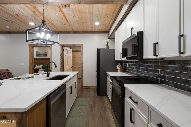 752 Loop Road, Gatlinburg, TN 37738