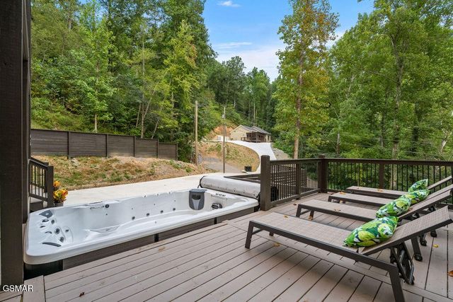 752 Loop Road, Gatlinburg, TN 37738