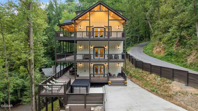 752 Loop Road, Gatlinburg, TN 37738