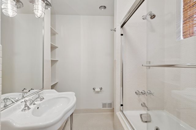 775 Stonegate Drive, Highland Park, IL 60035