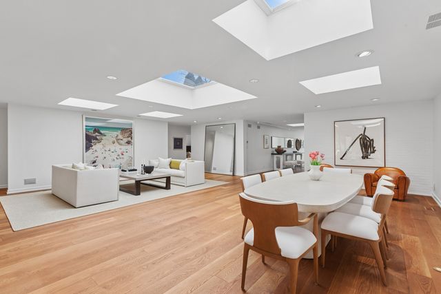 775 Stonegate Drive, Highland Park, IL 60035