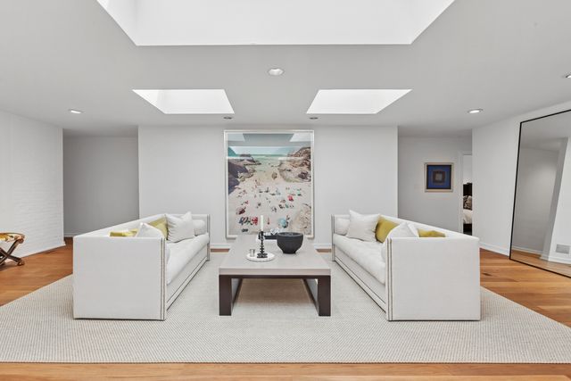 775 Stonegate Drive, Highland Park, IL 60035