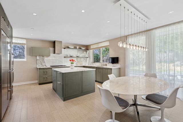 775 Stonegate Drive, Highland Park, IL 60035