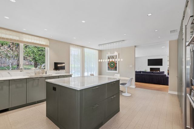 775 Stonegate Drive, Highland Park, IL 60035