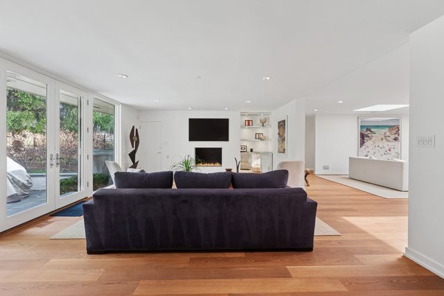 775 Stonegate Drive, Highland Park, IL 60035