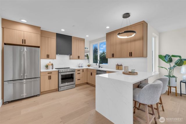 6402 Fauntleroy Way SW, Seattle, WA 98136