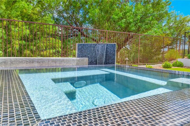 10 Camino La Venta Court, Henderson, NV 89011