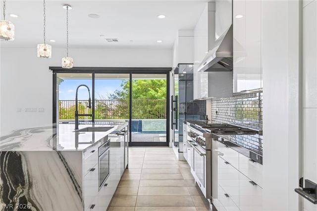 10 Camino La Venta Court, Henderson, NV 89011