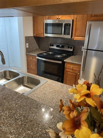 8180 Geneva Ct 521, Doral, FL 33166