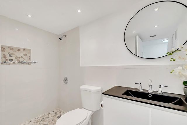 8180 Geneva Ct 521, Doral, FL 33166