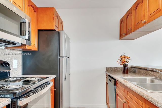 8180 Geneva Ct 521, Doral, FL 33166