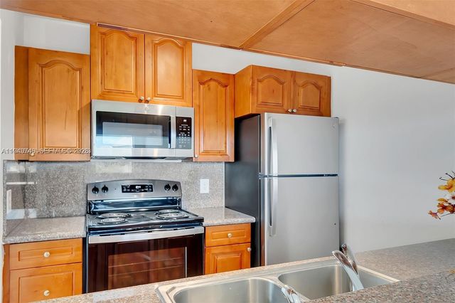 8180 Geneva Ct 521, Doral, FL 33166