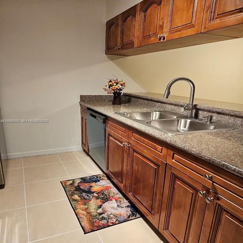 8180 Geneva Ct 521, Doral, FL 33166