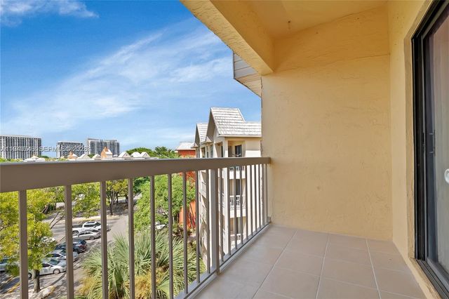 8180 Geneva Ct 521, Doral, FL 33166