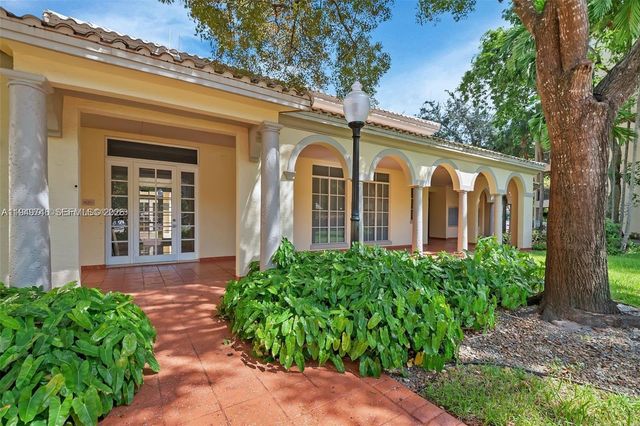 8180 Geneva Ct 521, Doral, FL 33166