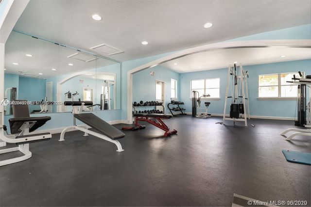 8180 Geneva Ct 521, Doral, FL 33166