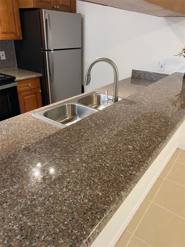 8180 Geneva Ct 521, Doral, FL 33166