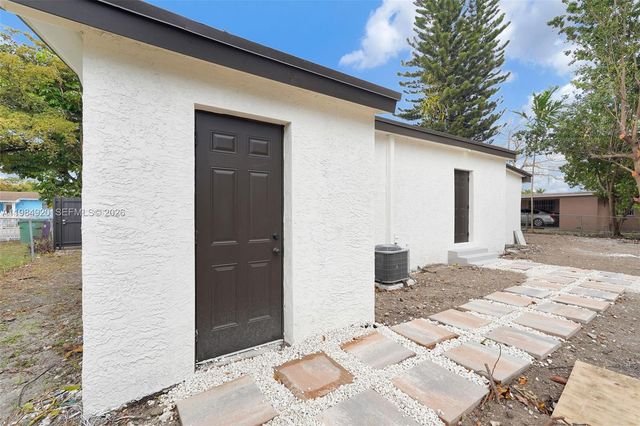 1830 NW 135th St, Miami, FL 33167