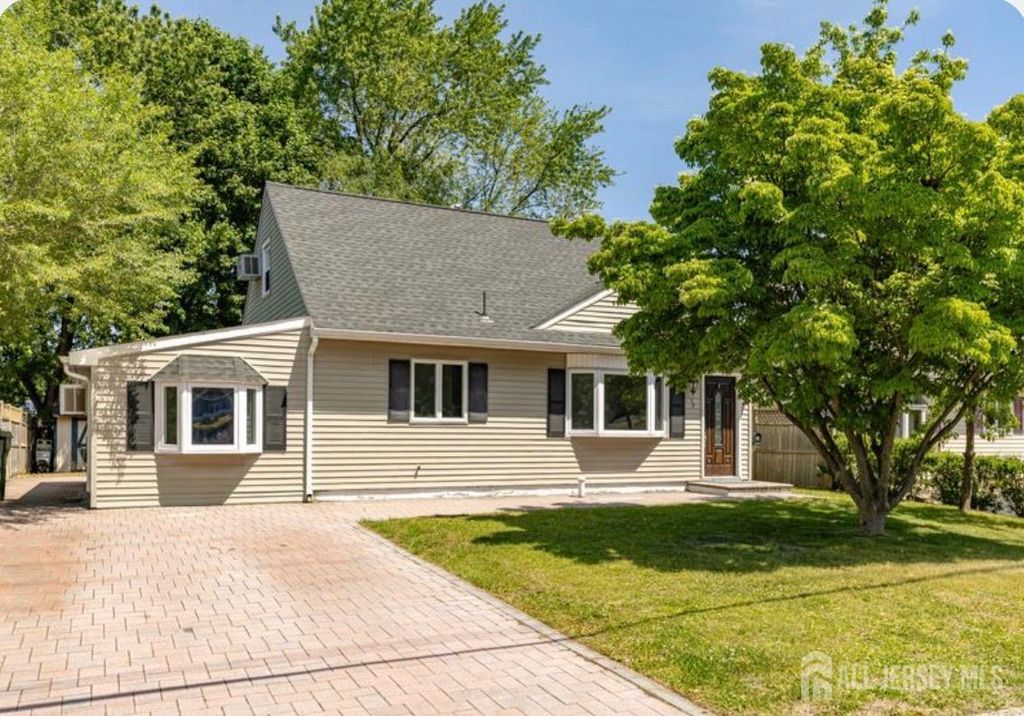 39 Birch Terrace, Sayreville, NJ 08859