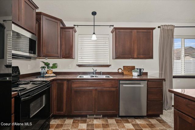 8263 N Woodworth ST, Post Falls, ID 83854