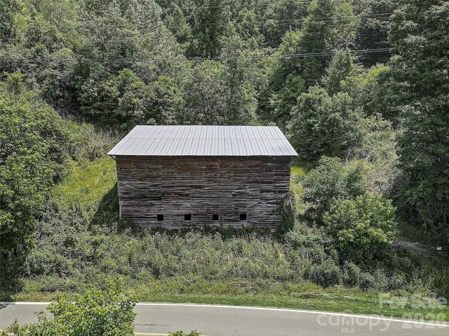 1820 Grapevine Road, Marshall, NC 28753