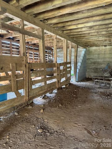 1820 Grapevine Road, Marshall, NC 28753