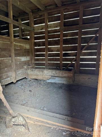 1820 Grapevine Road, Marshall, NC 28753