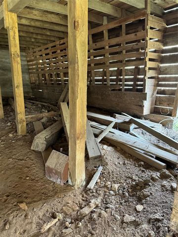 1820 Grapevine Road, Marshall, NC 28753