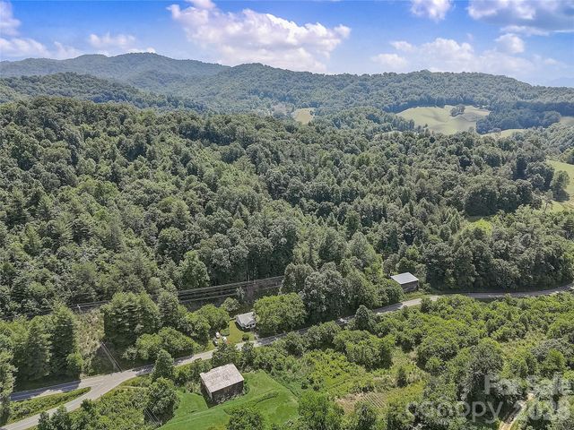 1820 Grapevine Road, Marshall, NC 28753