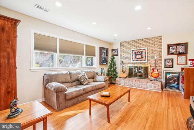 16039 FAIRWAY DR, Dumfries, VA 22025