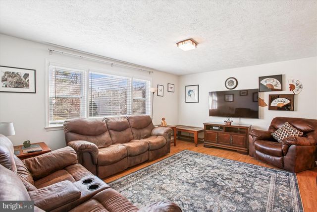 16039 FAIRWAY DR, Dumfries, VA 22025