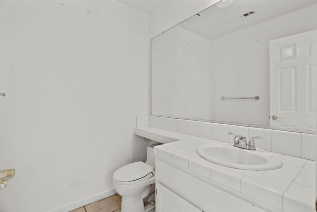 1040 Copper Park Ln, Modesto, CA 95355