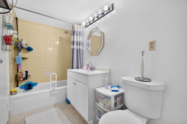 2600 NW 49th Avenue 410, Lauderdale Lakes, FL 33313