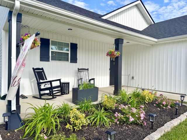 1457 Fredrick Dr, Clarksville, TN 37042