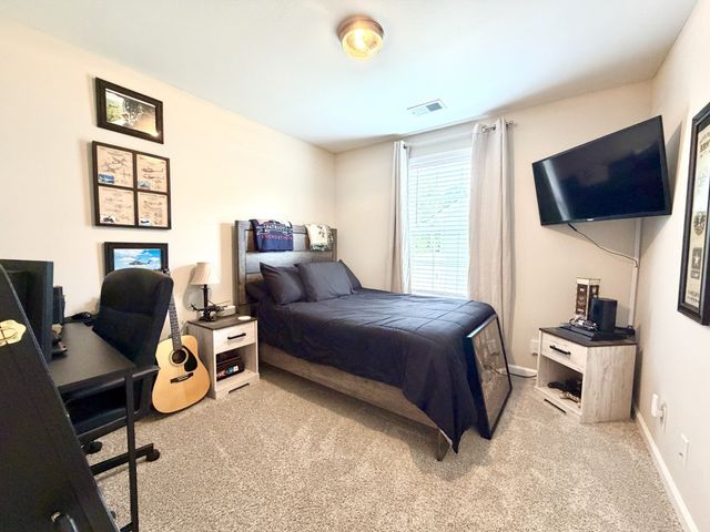 1457 Fredrick Dr, Clarksville, TN 37042