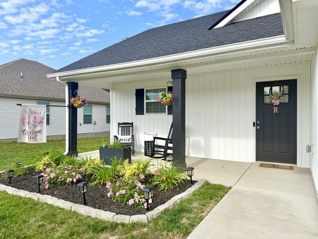 1457 Fredrick Dr, Clarksville, TN 37042