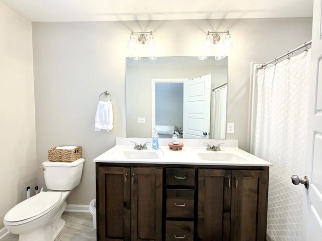 1457 Fredrick Dr, Clarksville, TN 37042