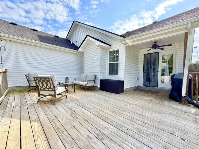 1457 Fredrick Dr, Clarksville, TN 37042