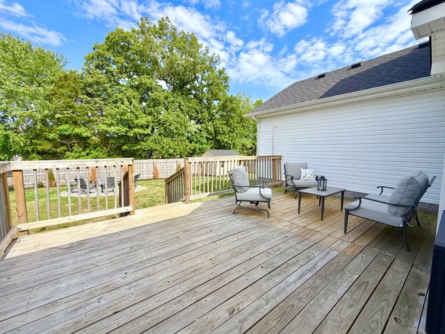 1457 Fredrick Dr, Clarksville, TN 37042