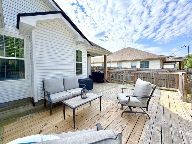 1457 Fredrick Dr, Clarksville, TN 37042
