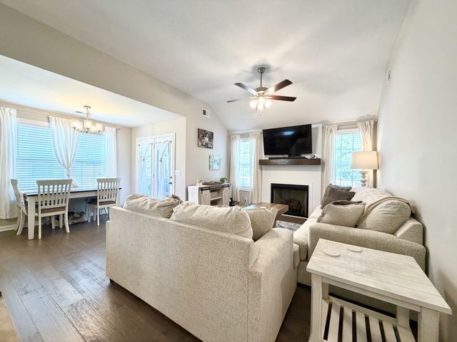 1457 Fredrick Dr, Clarksville, TN 37042
