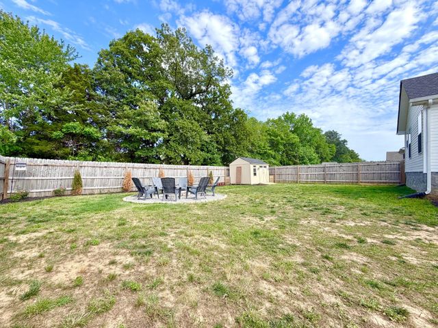 1457 Fredrick Dr, Clarksville, TN 37042