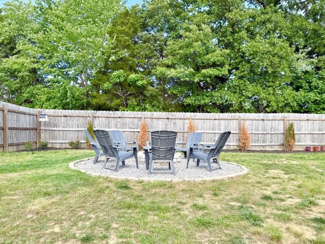 1457 Fredrick Dr, Clarksville, TN 37042