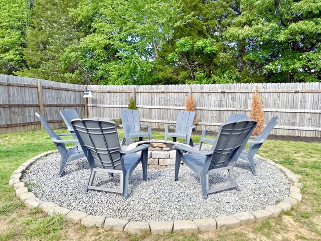 1457 Fredrick Dr, Clarksville, TN 37042