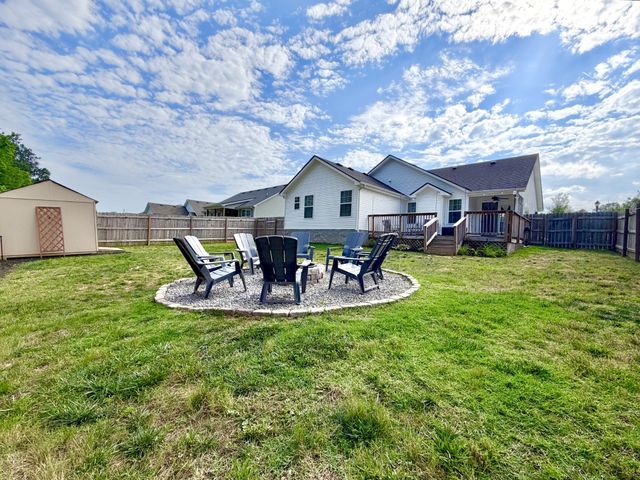 1457 Fredrick Dr, Clarksville, TN 37042