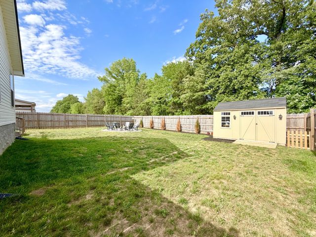 1457 Fredrick Dr, Clarksville, TN 37042