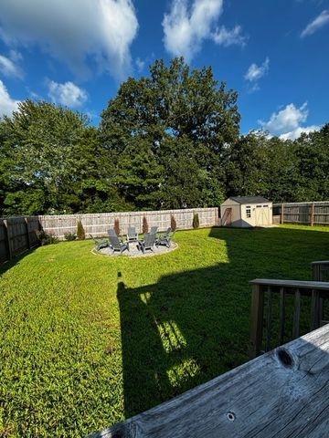 1457 Fredrick Dr, Clarksville, TN 37042