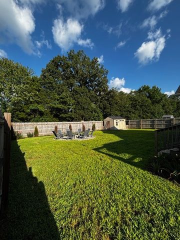 1457 Fredrick Dr, Clarksville, TN 37042